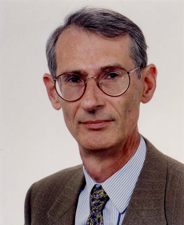 Photo of Alain d’Iribarne an economist specialising in work-related sociology and the chairman of the scientific committee of Actineo.