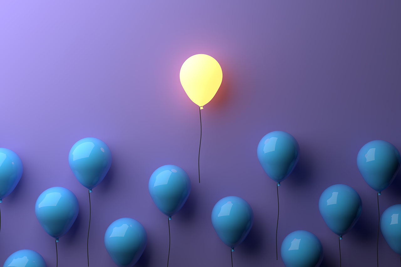 Stand out concept with glowing balloons, ©Colin Fearing / Adobe Stock