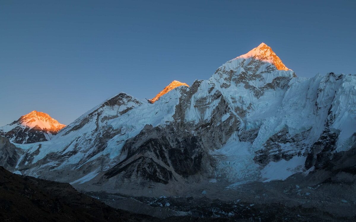 ©Howling Red/Unsplash. Sunset on Mount Everest, middle.