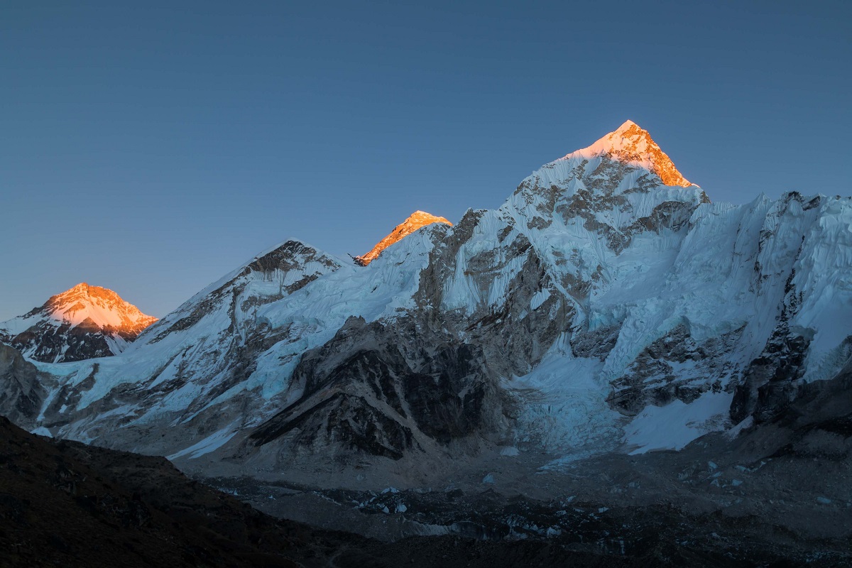 ©Howling Red/Unsplash. Sunset on Mount Everest, middle.