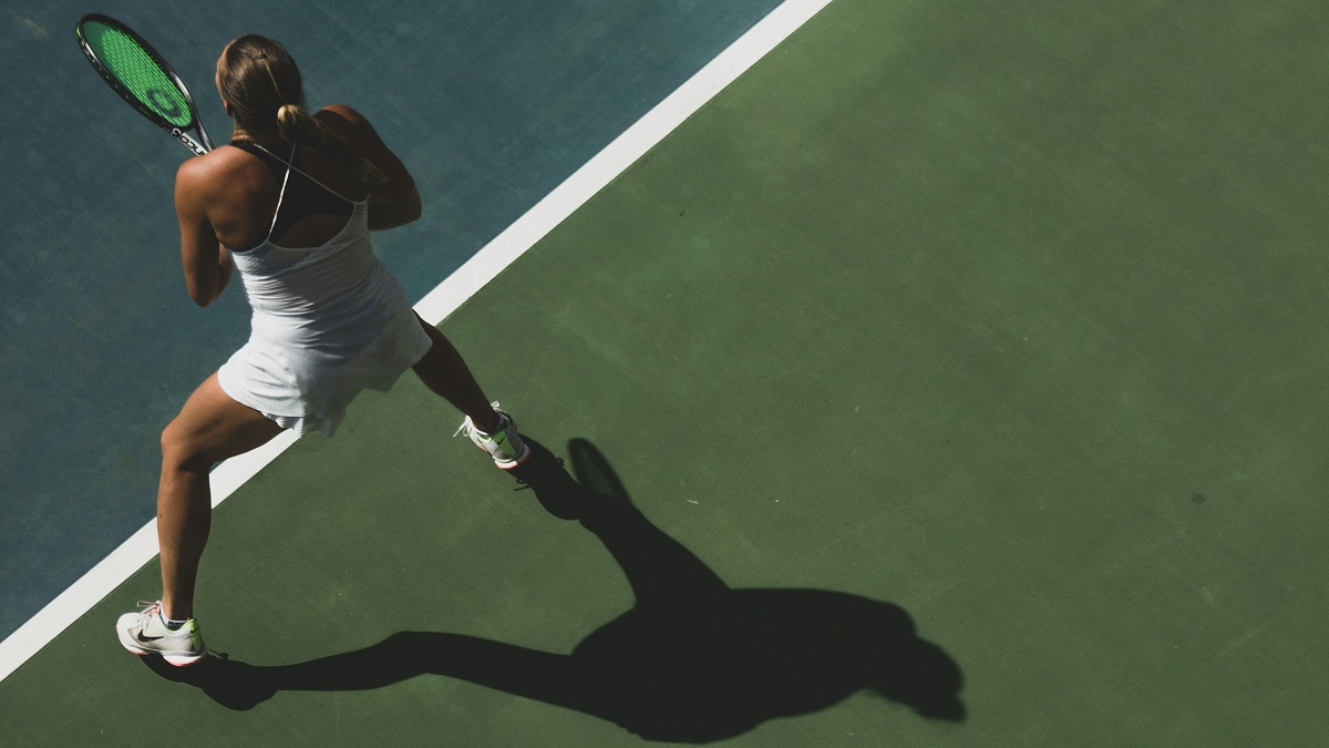 Overhead picture of a woman playing tennis