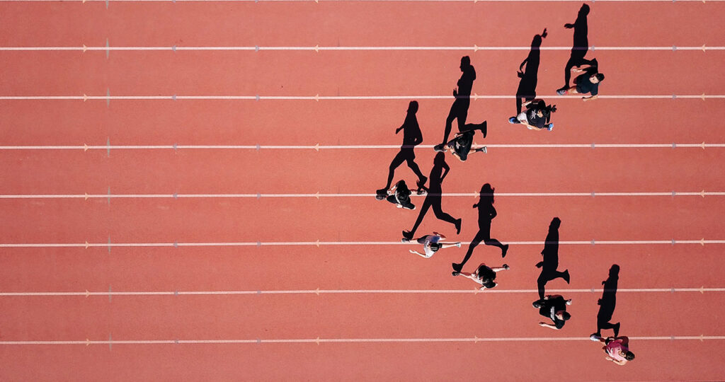 Group of people running on stadium, ©Steven Lelham / Unsplash